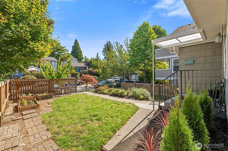 5th image of 6325 42nd Avenue SW