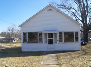 1002 Main St, Carrier Mills, IL 62917