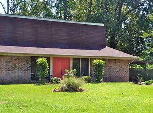 423 Cody St, Wake Village, TX 75501