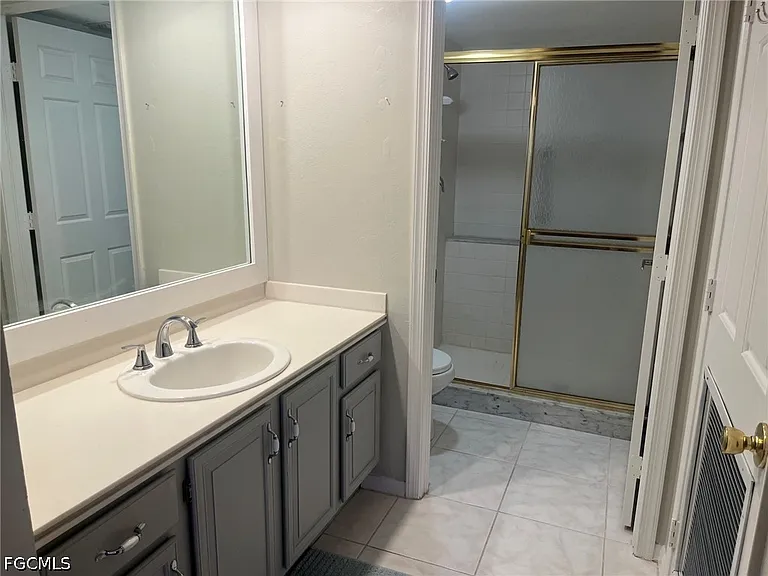 7430 Lake Breeze Dr #505 — Photo 8