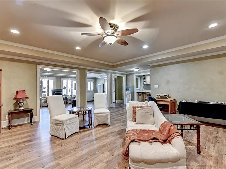 8910 Pinehurst Cv — Photo 82