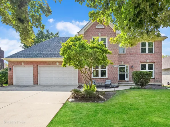 26W453 Pinehurst Dr, Winfield, IL 60190