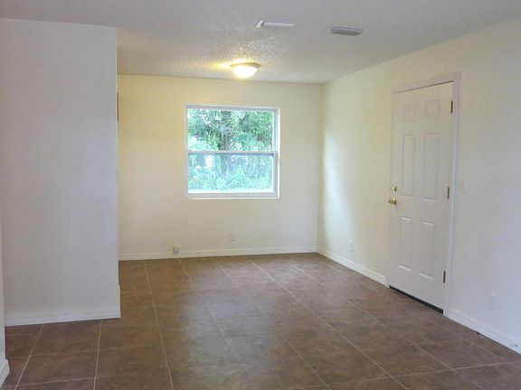 3rd image of 1508 Primrose Ln