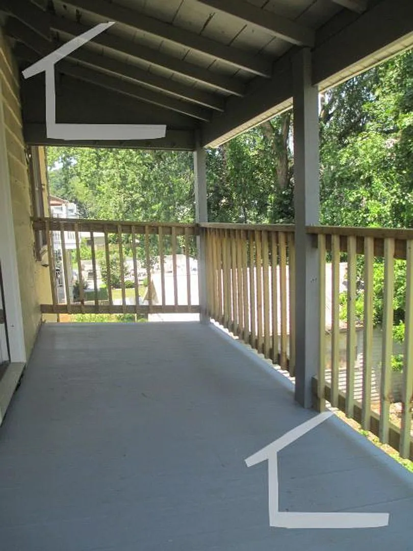 Nice 4 bed in Oak Square — Photo 1