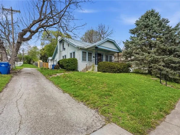 116 N Fairview Ave, Liberty, MO 64068