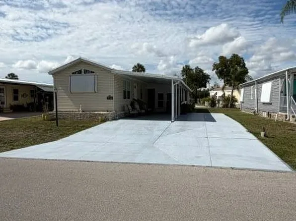 8271 Wagon Wheel Cir, North Fort Myers, FL 33917