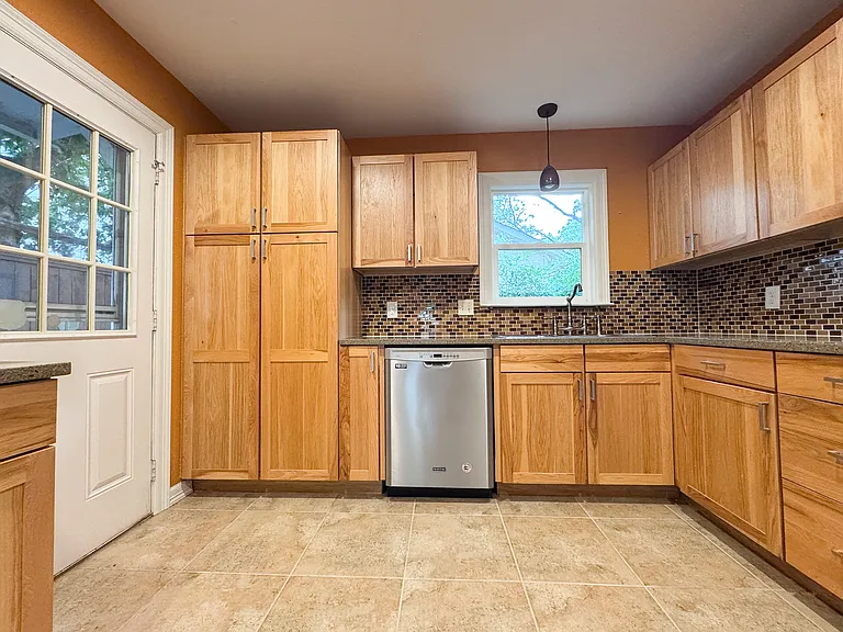 2519 Wilson St — Photo 28