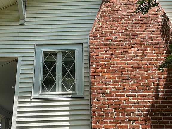 5th image of 109 W Academy St