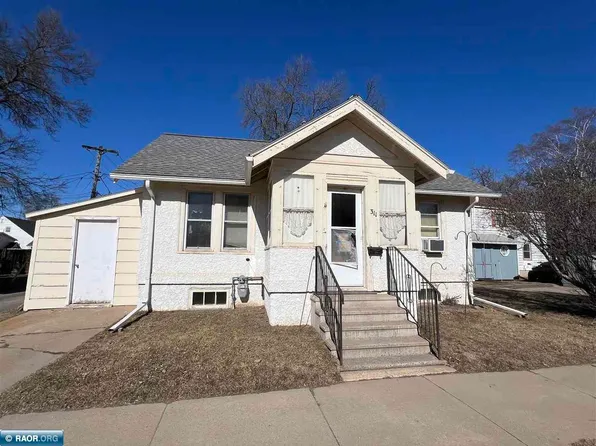 311 E 25th St, Hibbing, MN 55746
