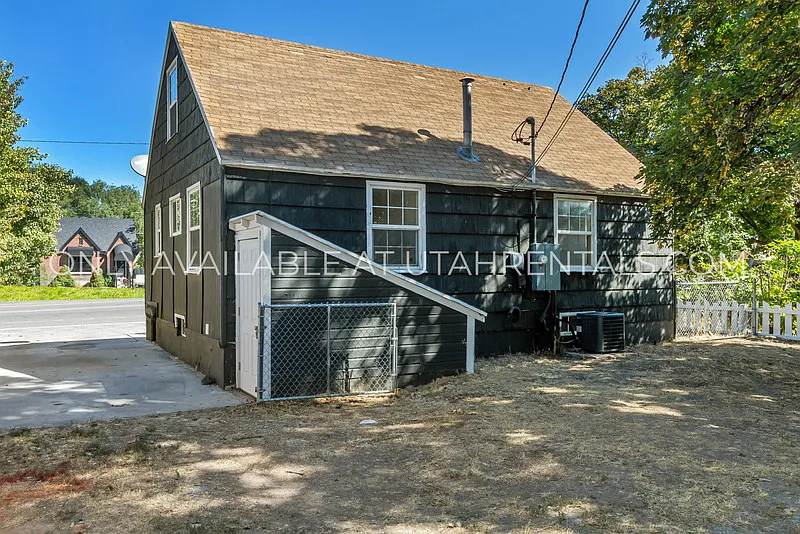 4 bed, 1.5 bath, 2016 sqft, $2,100 — Photo 4