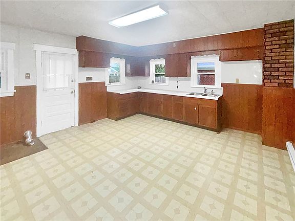 3rd image of 111 Harrison St