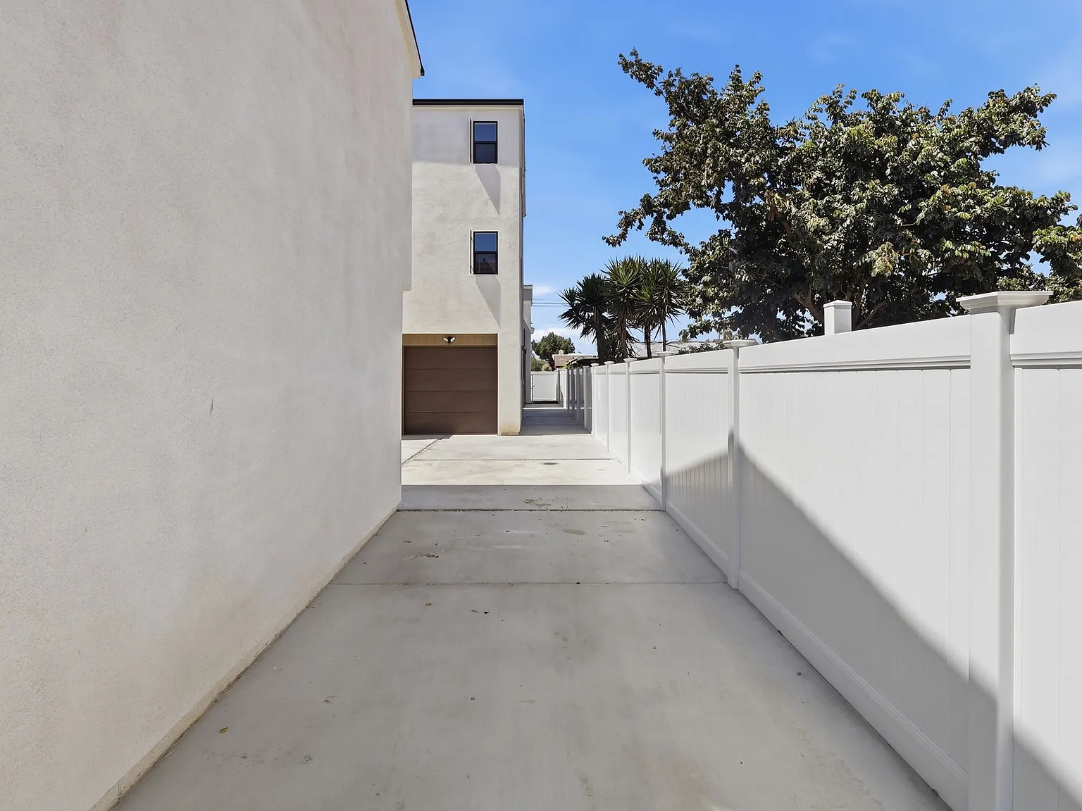 2 bed, 1.5 bath, 1000 sqft, $2,895 — Photo 2