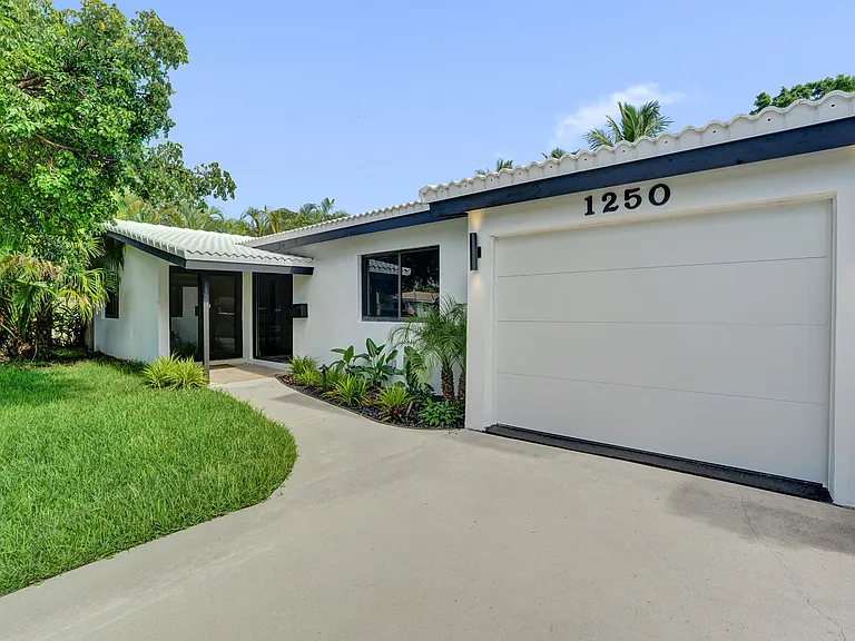 1250 SW 4th St — Photo 4