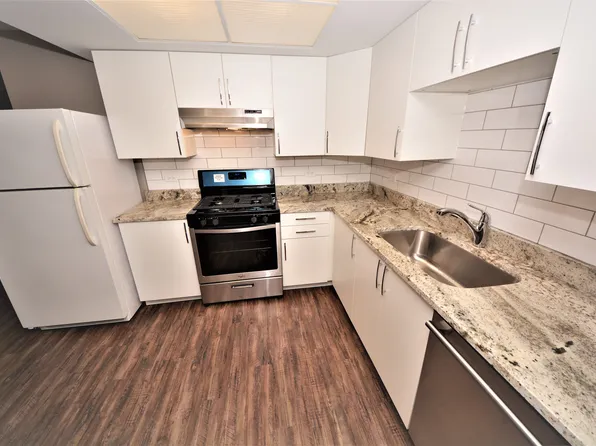 9422 S 78th Ct APT 2, Hickory Hills, IL 60457