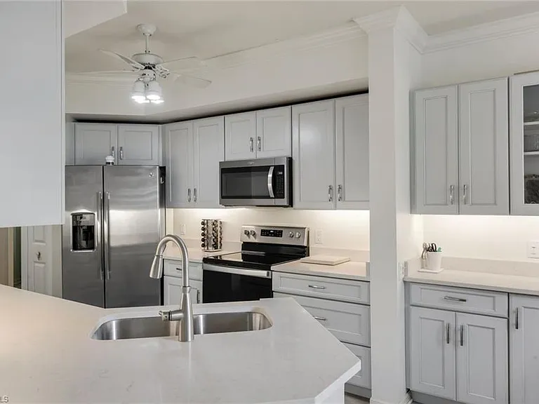 400 L Ambiance Cir #104 — Photo 10