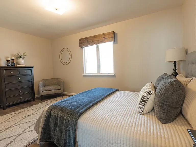 356 W Loretta Ave — Photo 23