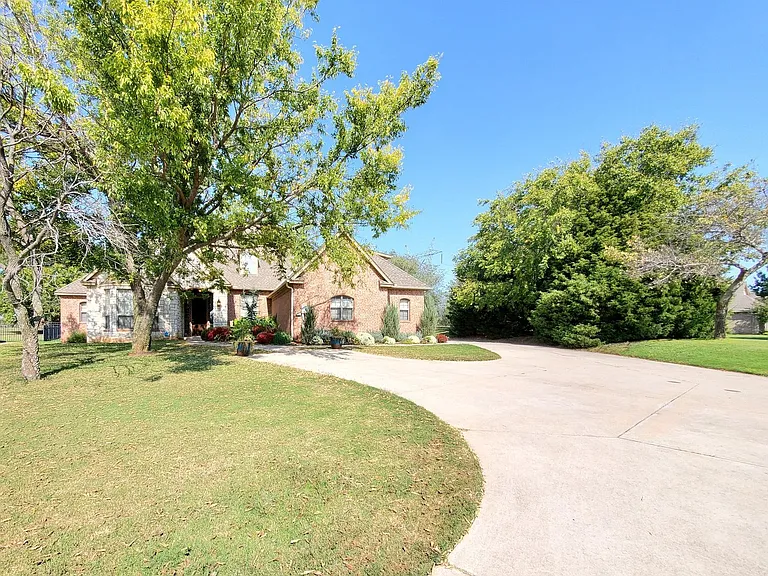 3341 Heritage Green Cir — Photo 3