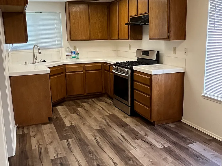 2851 Dartmouth Dr — Photo 3