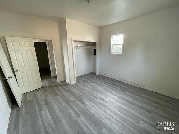 4th image of 564 Barham Avenue