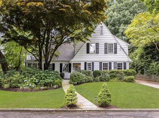 16 Burkewood Rd, Mount Vernon, NY 10552