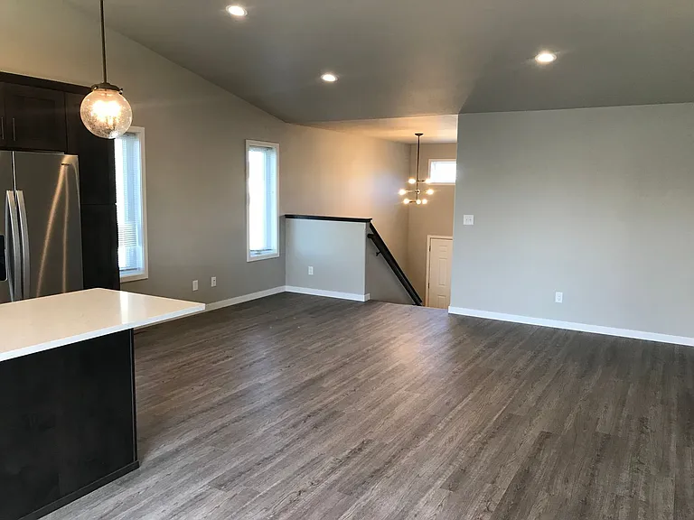821 Cathy Dr W — Photo 5