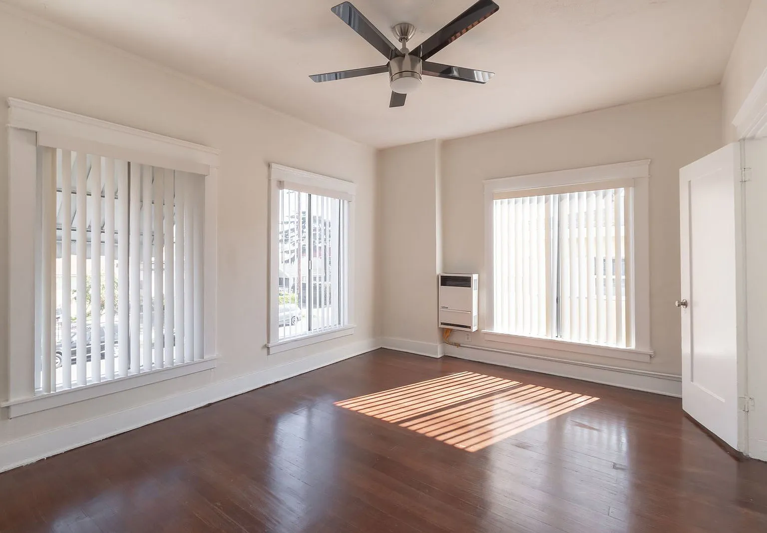 Studio, 1.0 bath, 300 sqft, $1,295 — Photo 2