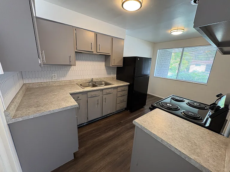 2630 S Windsor Cir #3 — Photo 4