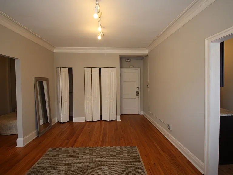 1204 W Granville Ave — Photo 7