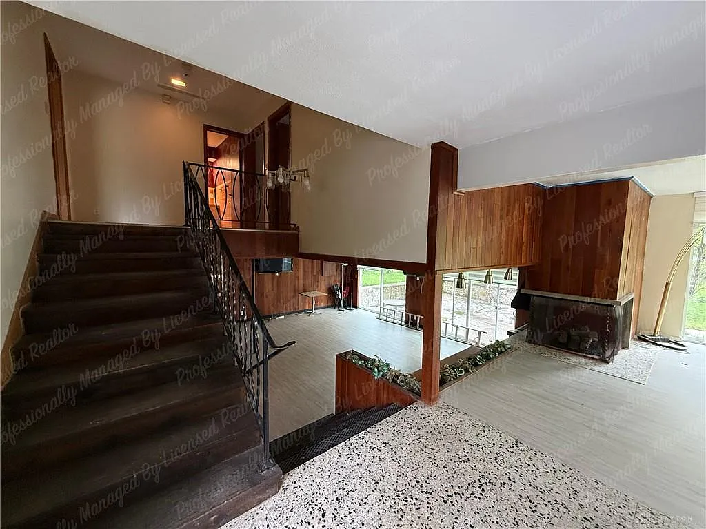 3 bed, 2.5 bath, 3100 sqft, $2,400 — Photo 3