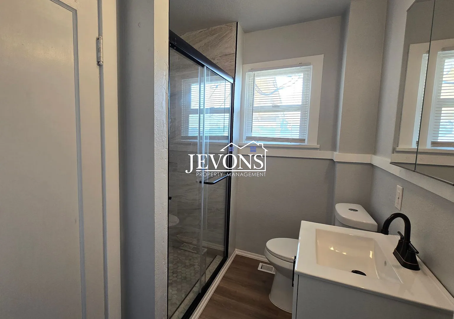 $250 Off First Month's Rent. Charming 2 Bed, 1 Bath Home with Fenced Yard and Garage. — Photo 4