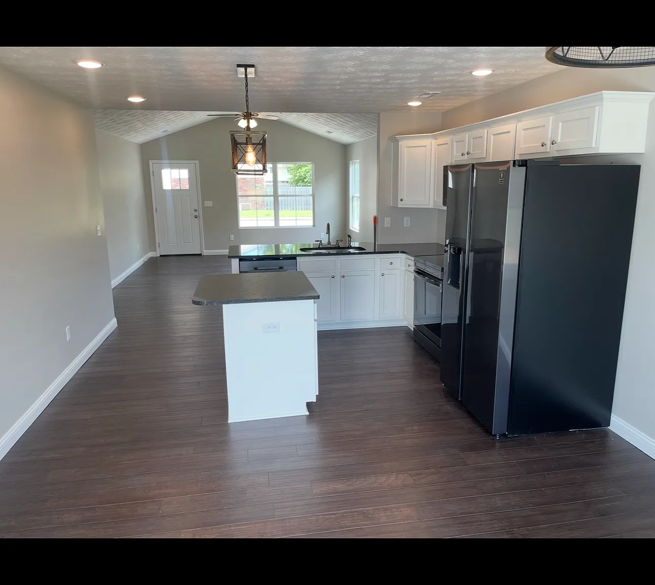 3 bed, 1465 sqft, $1,995 — Photo 3