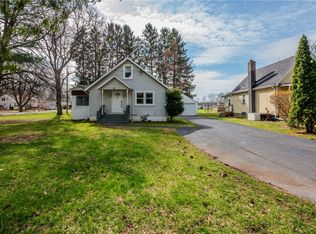 133 River Meadow Dr, Rochester, NY 14623