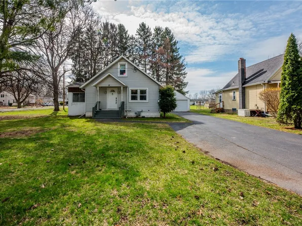 133 River Meadow Dr, Rochester, NY 14623