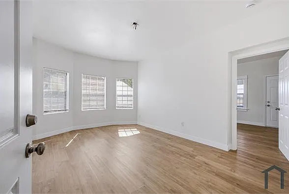 4222 1/2 Wall St — Photo 5