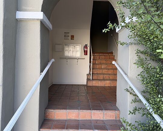 2nd image of 855 S Shenandoah St Unit 2