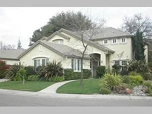 4102 Poppleton Way photo 1