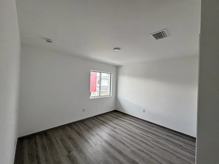 920 NW 1o St — Photo 7