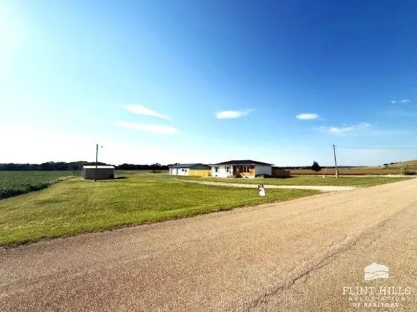 7846 E Lyon Creek Rd, Junction City, KS 66441