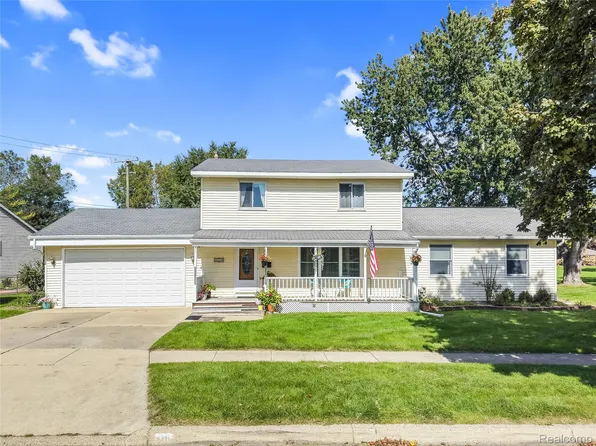310 Browning Dr, Howell, MI 48843