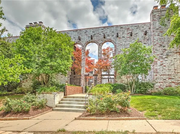 5017 Walnut St APT B, Kansas City, MO 64112