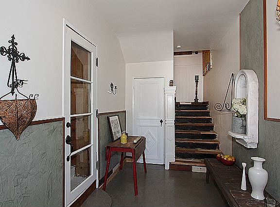 3rd image of 1874 Morton Ave
