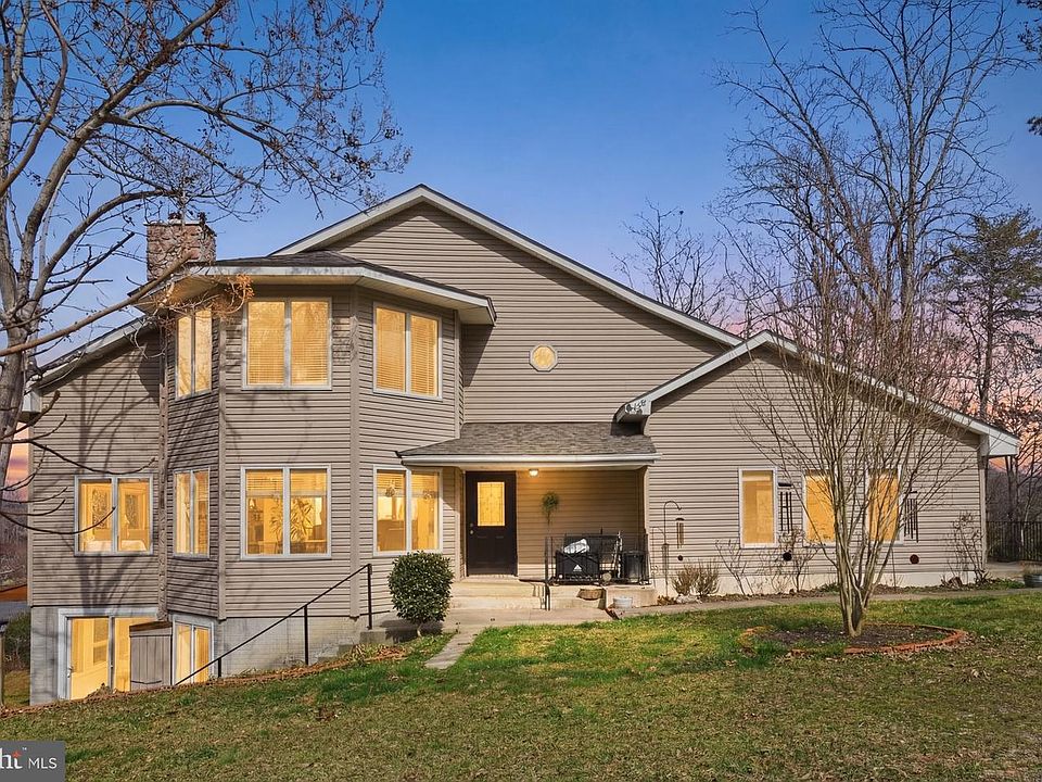 1st image of 115 Waterside Ln