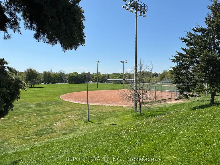 139 Greenwood Ave — Photo 25