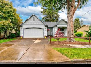 225 Fairview St, Silverton, OR 97381