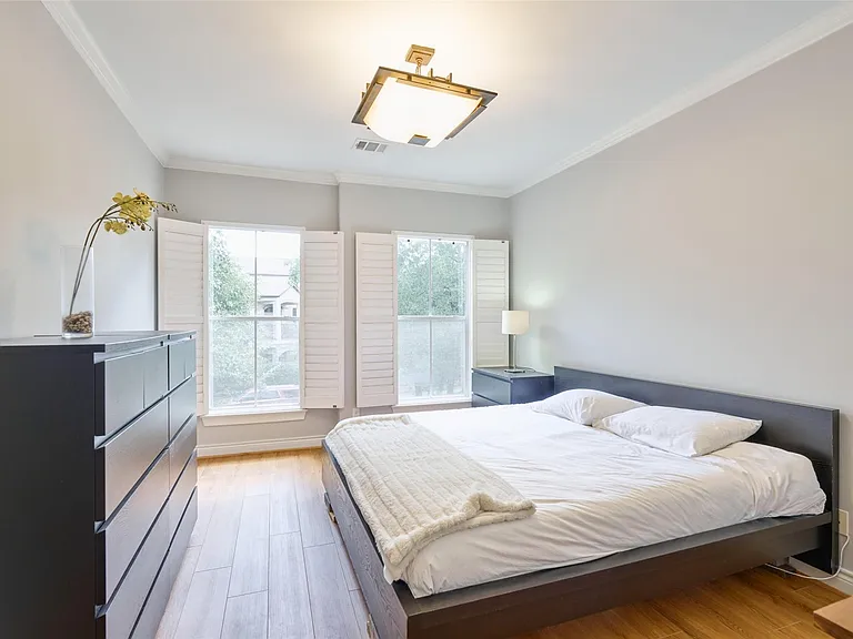 4028 Gramercy St — Photo 34