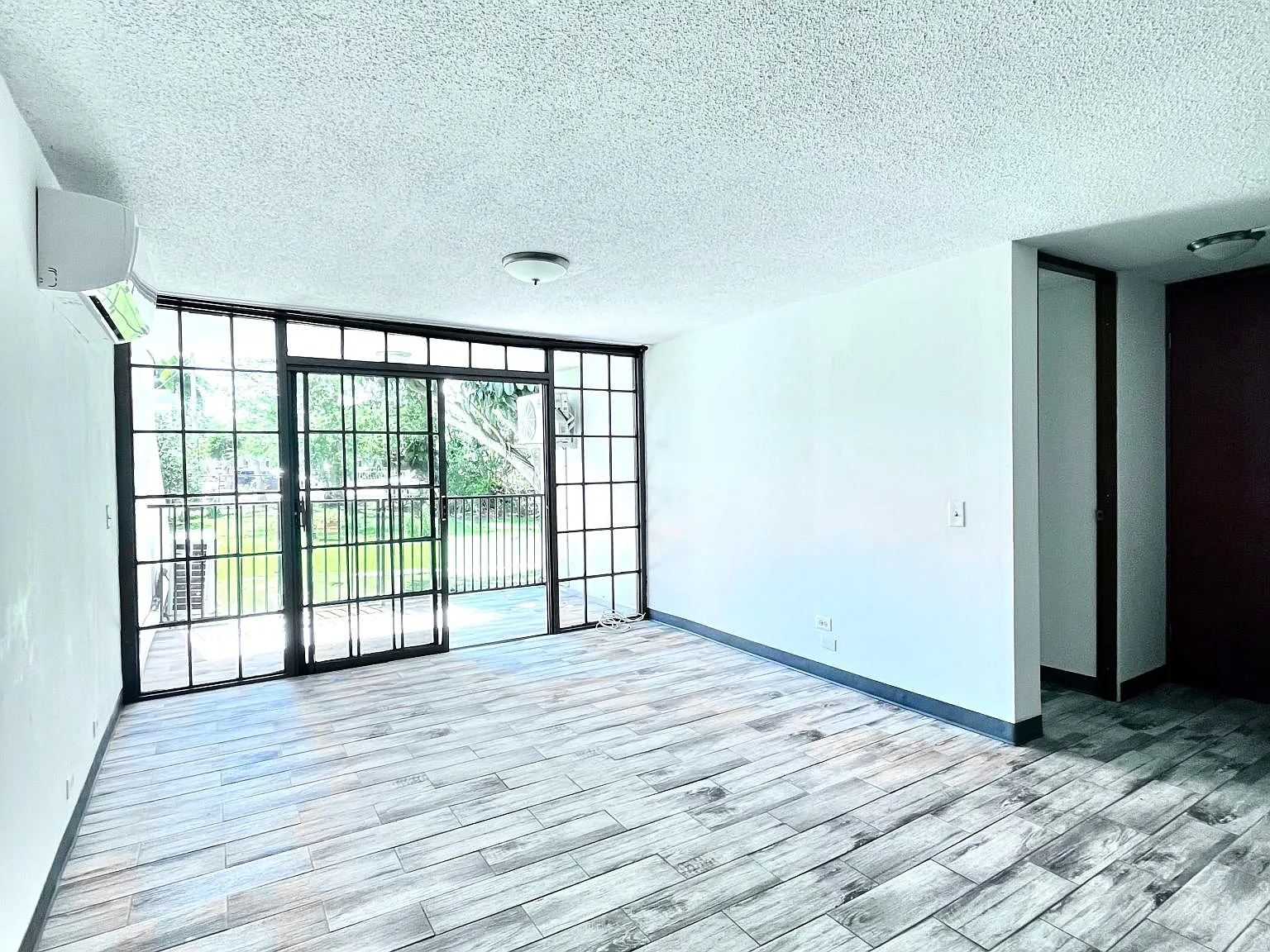 1 bed, 900 sqft, $1,400 — Photo 2