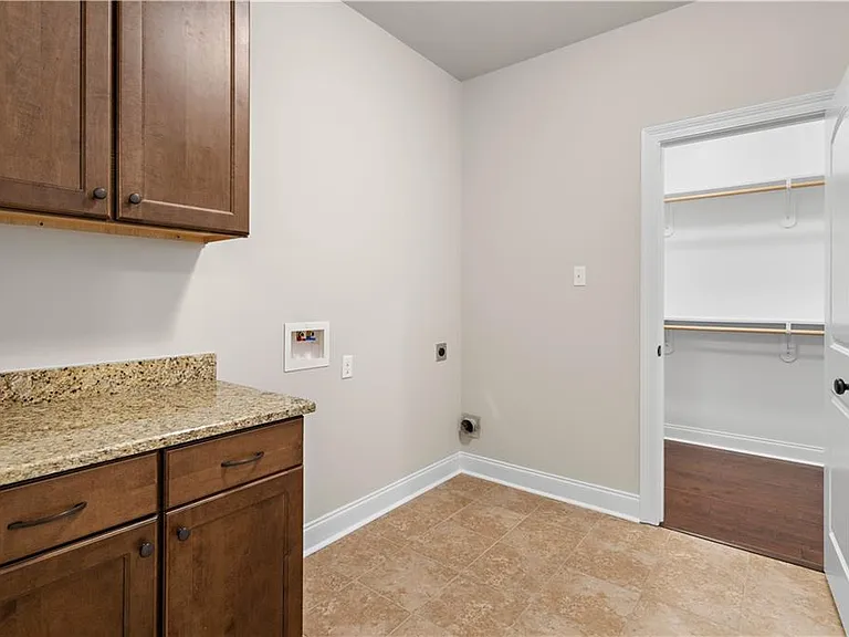 400 Walter Ln — Photo 14