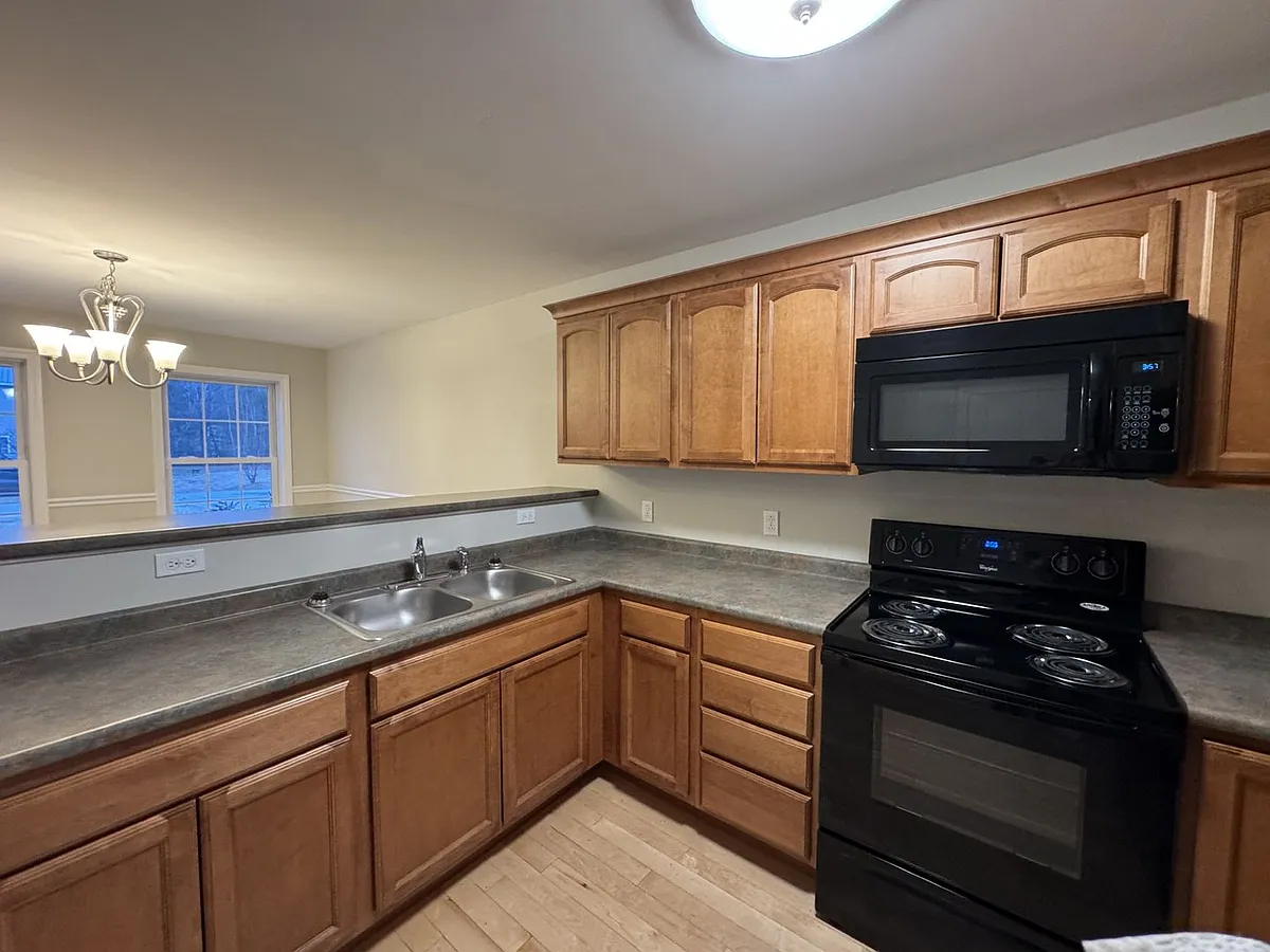 Building Photo - 76 Sumner Ln #E