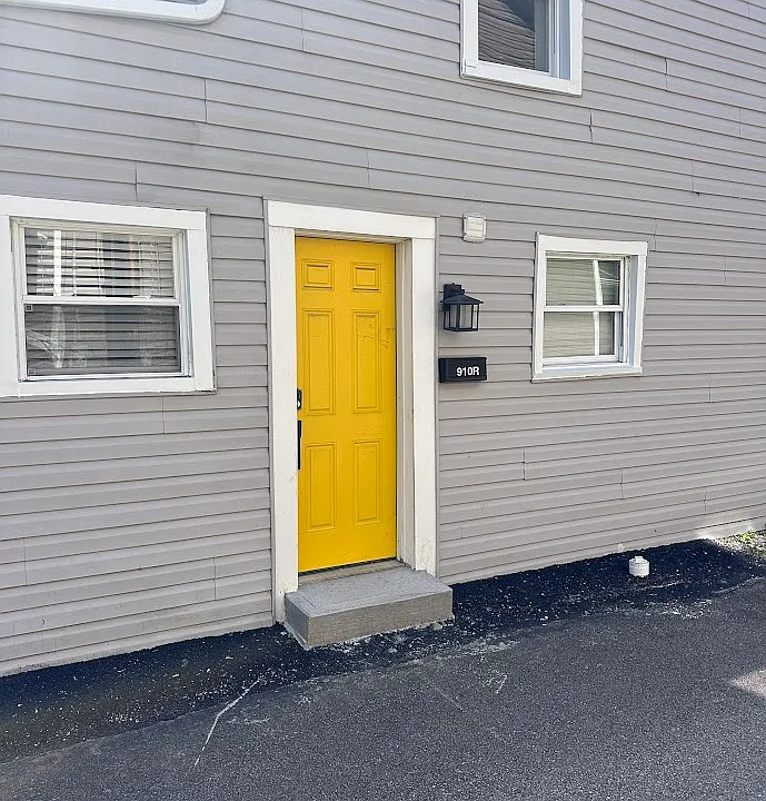 910 James St #2