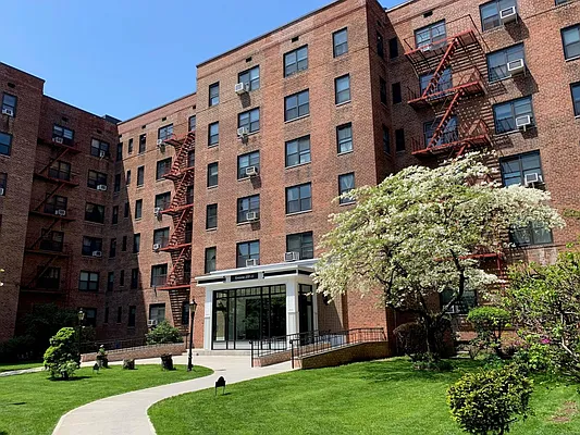 Sold by Real Direct | media 7